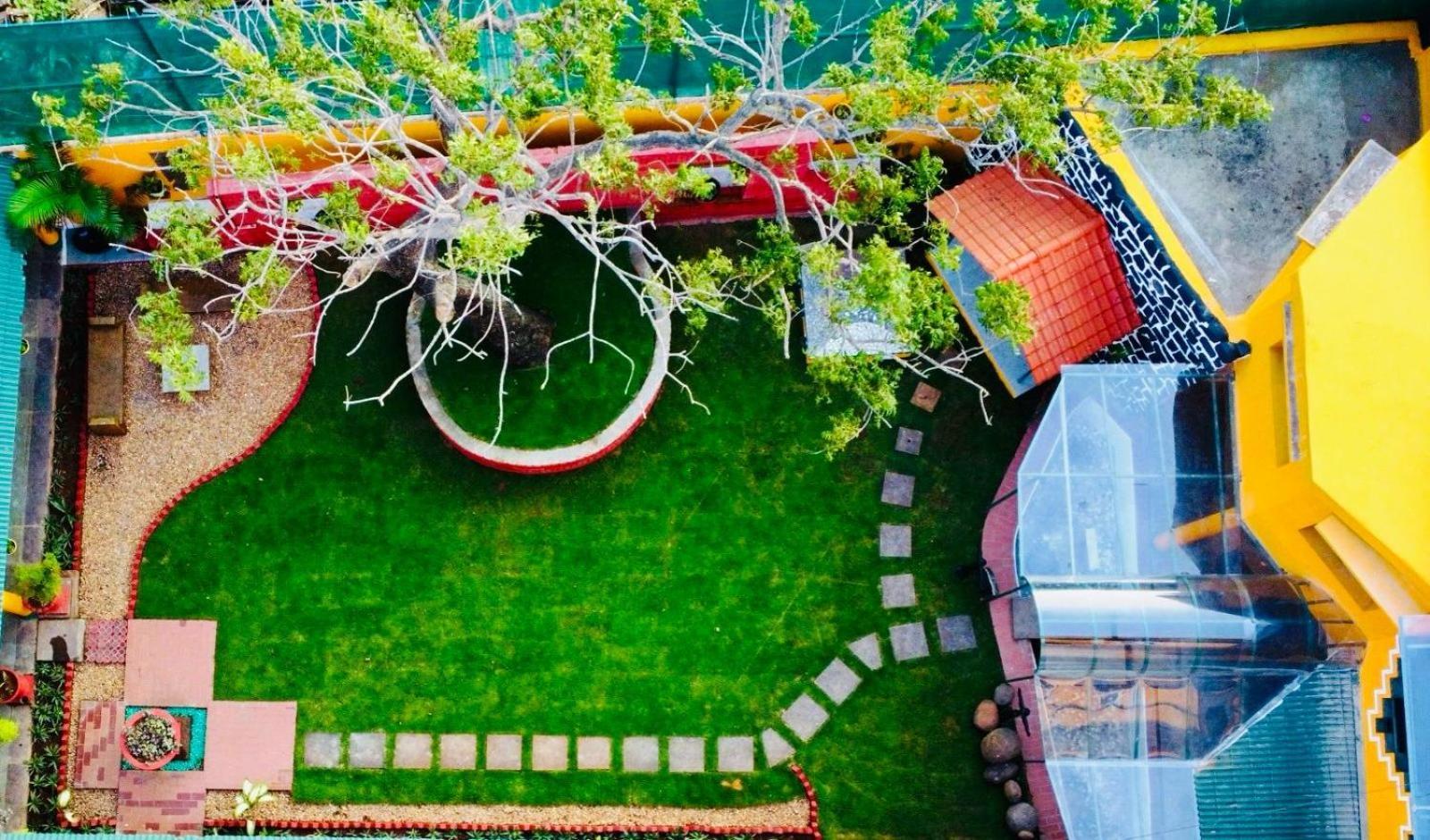 La Courtyard Hotel Пондичери Екстериор снимка