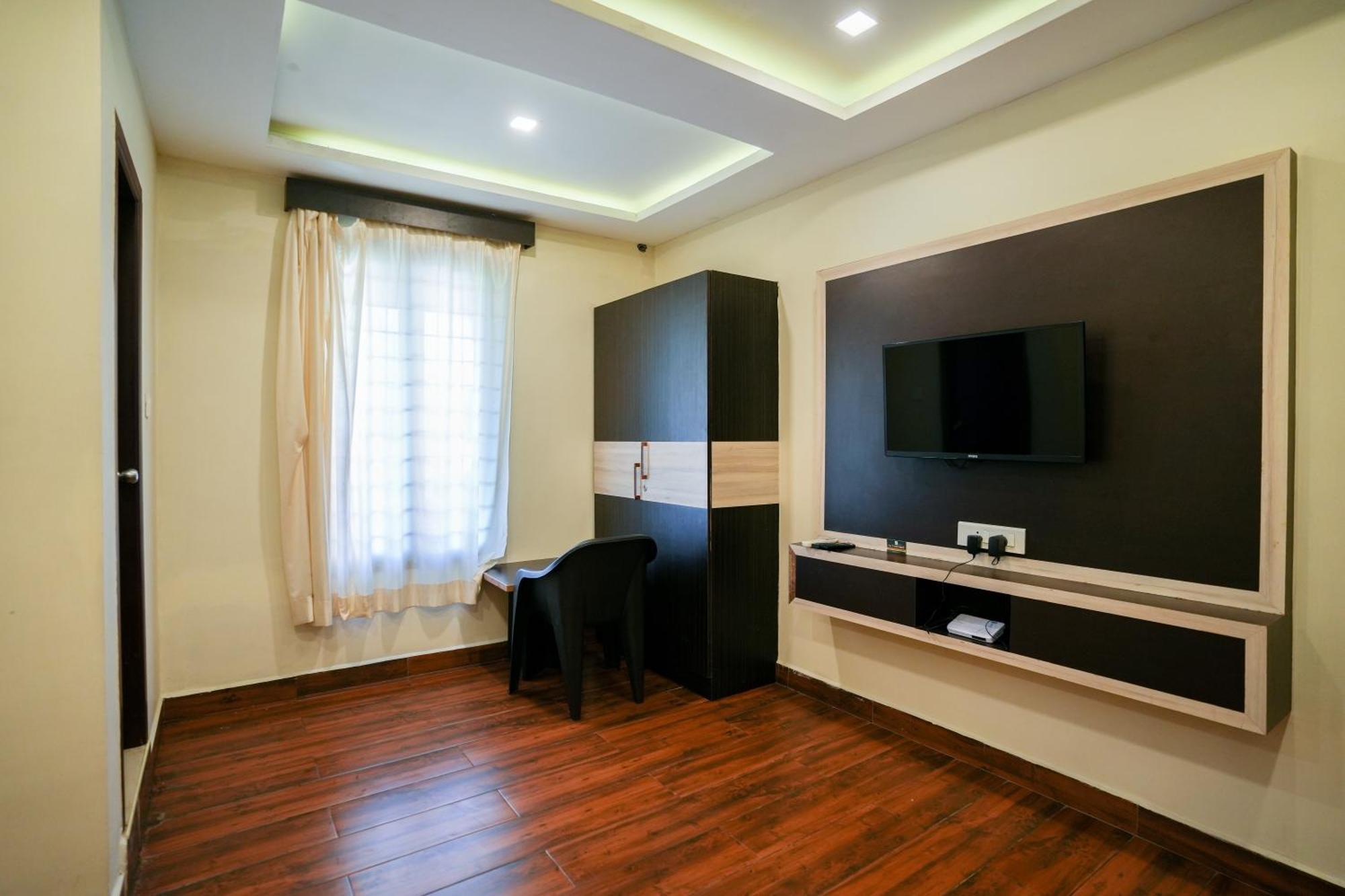 La Courtyard Hotel Пондичери Екстериор снимка