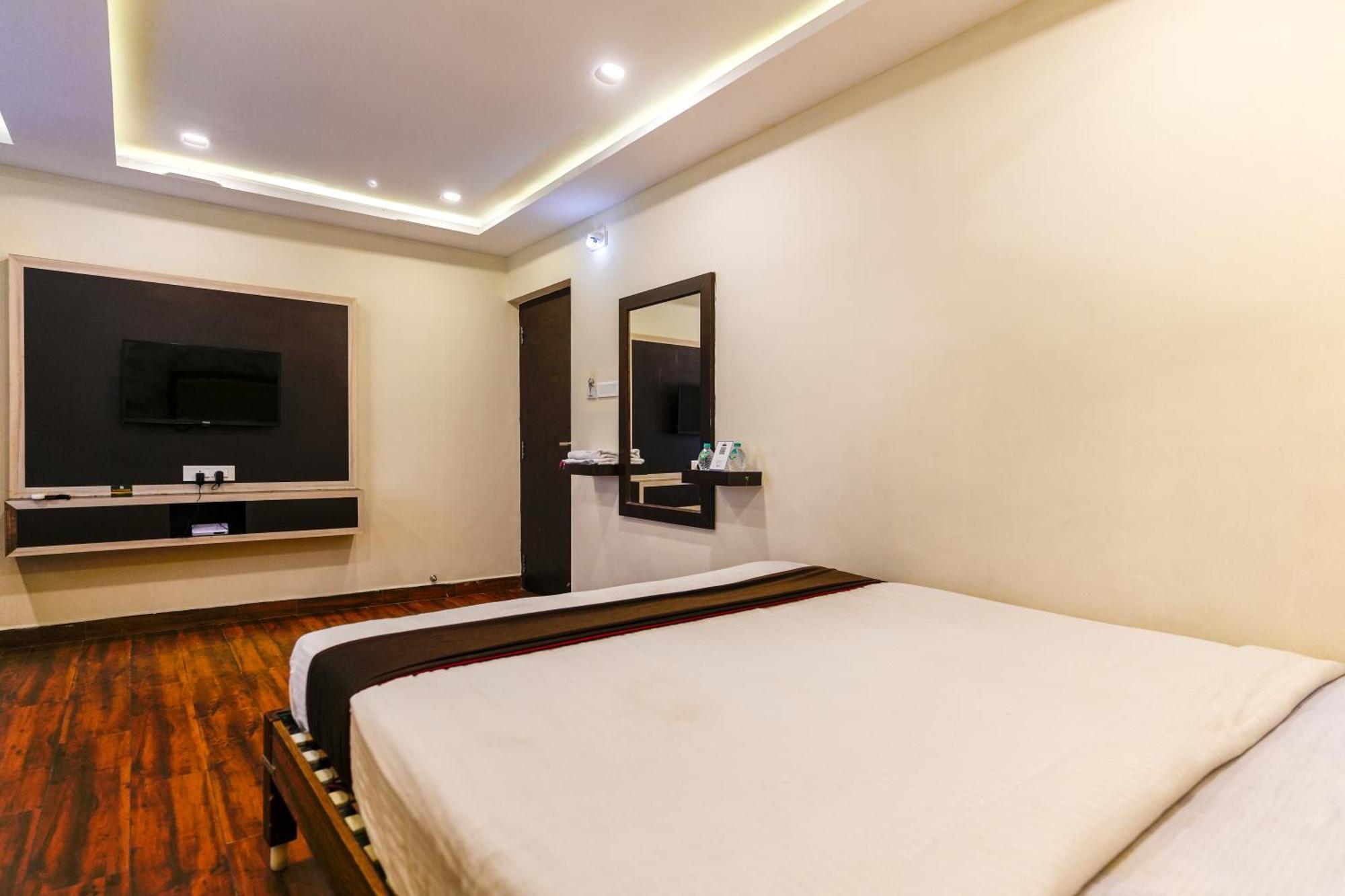 La Courtyard Hotel Пондичери Екстериор снимка