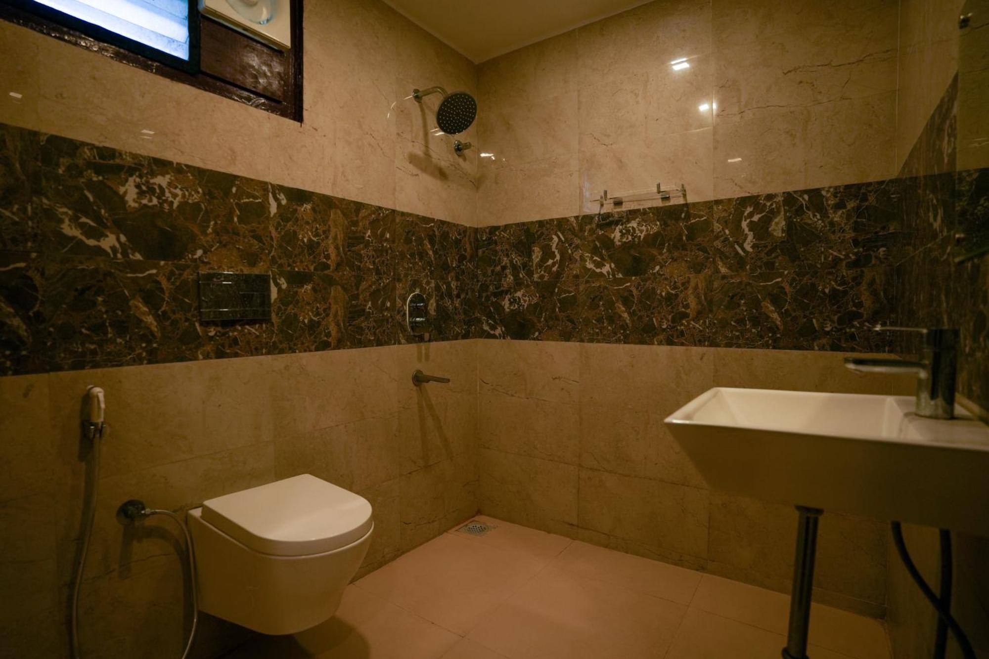 La Courtyard Hotel Пондичери Екстериор снимка