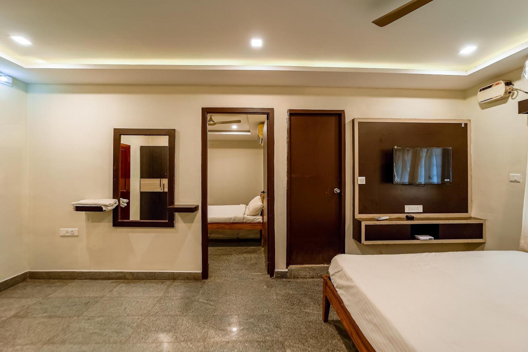 La Courtyard Hotel Пондичери Екстериор снимка
