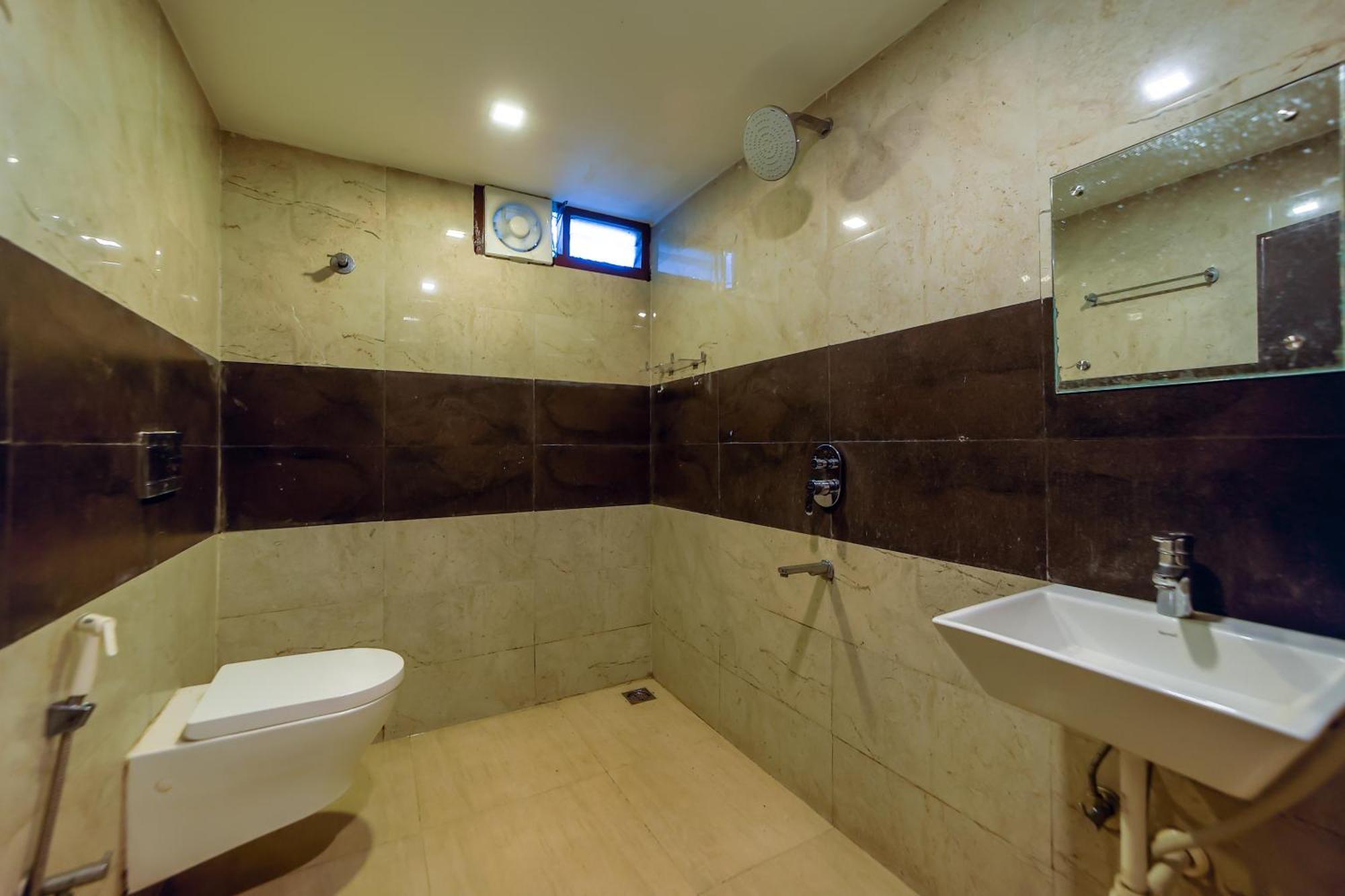 La Courtyard Hotel Пондичери Екстериор снимка