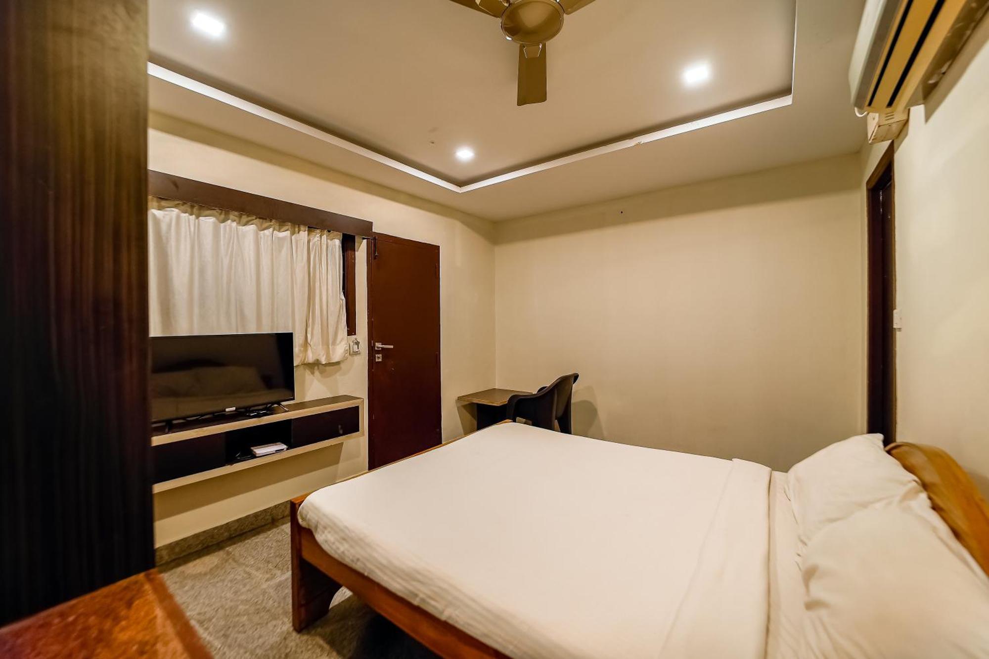 La Courtyard Hotel Пондичери Екстериор снимка