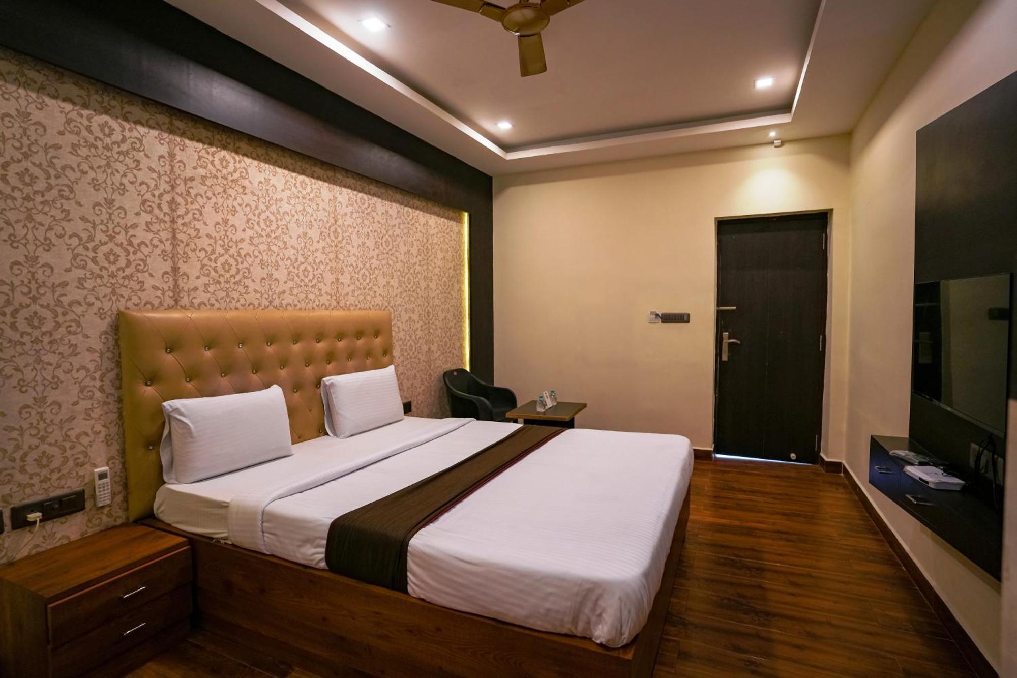 La Courtyard Hotel Пондичери Екстериор снимка