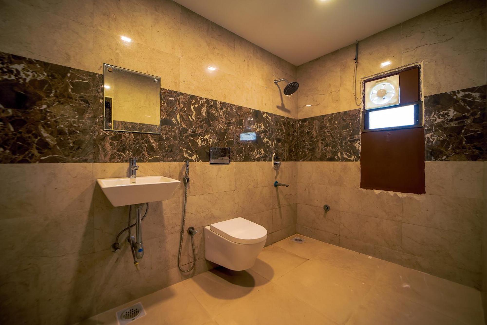 La Courtyard Hotel Пондичери Екстериор снимка