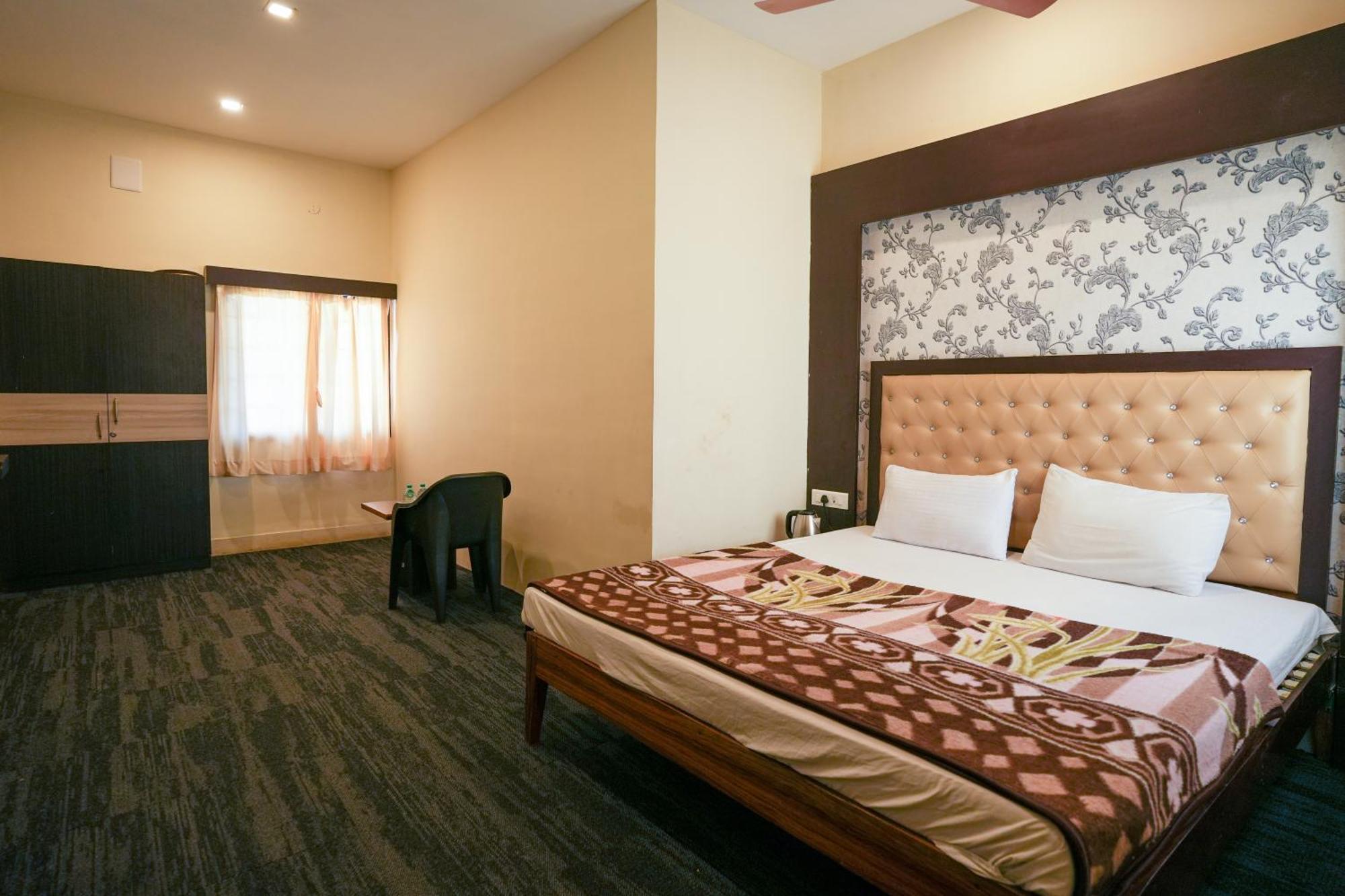 La Courtyard Hotel Пондичери Екстериор снимка