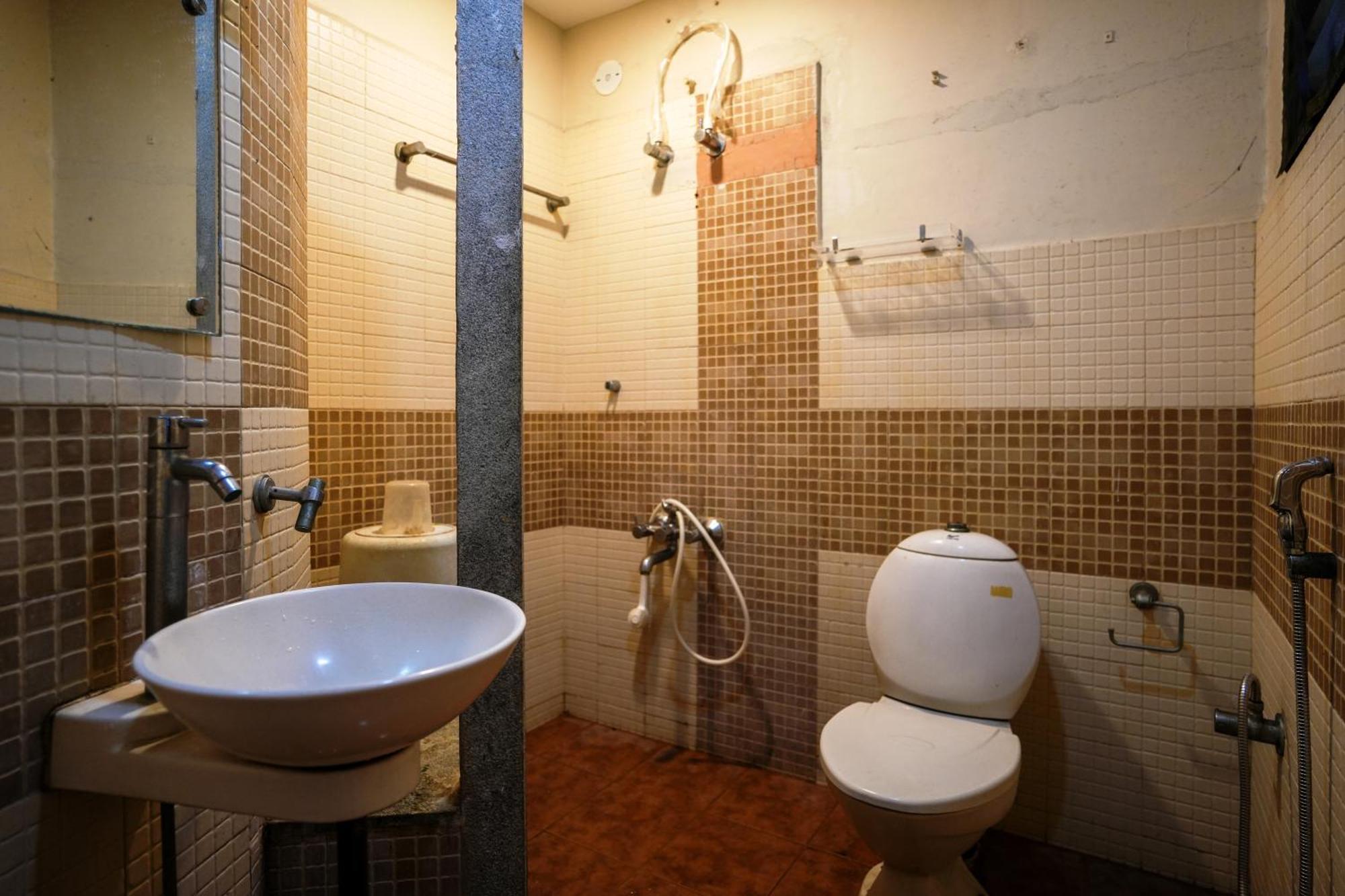 La Courtyard Hotel Пондичери Екстериор снимка